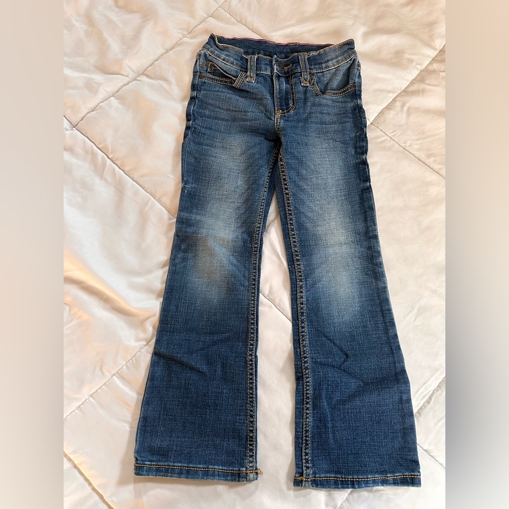 Wrangler boot cut jeans w/white and brown stitching. Girl’s 7slim